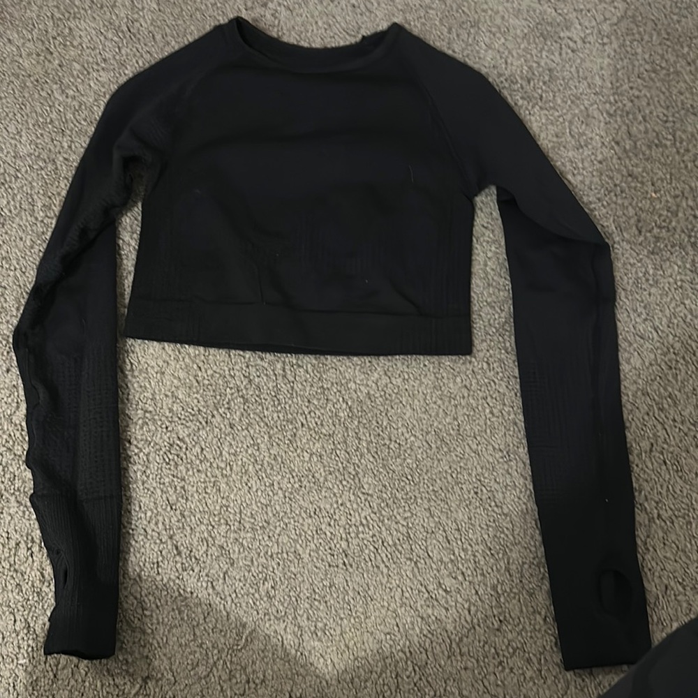 Long sleeve workout crop